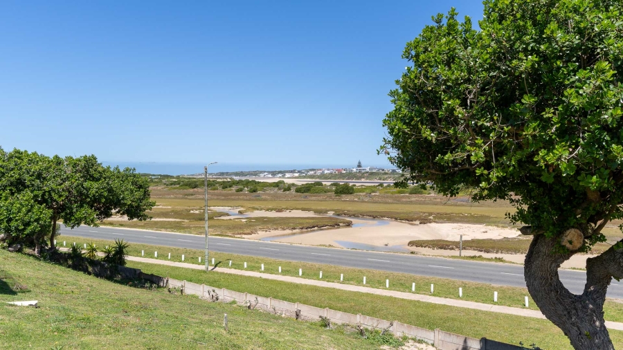 5 Bedroom Property for Sale in Stilbaai Oos Western Cape